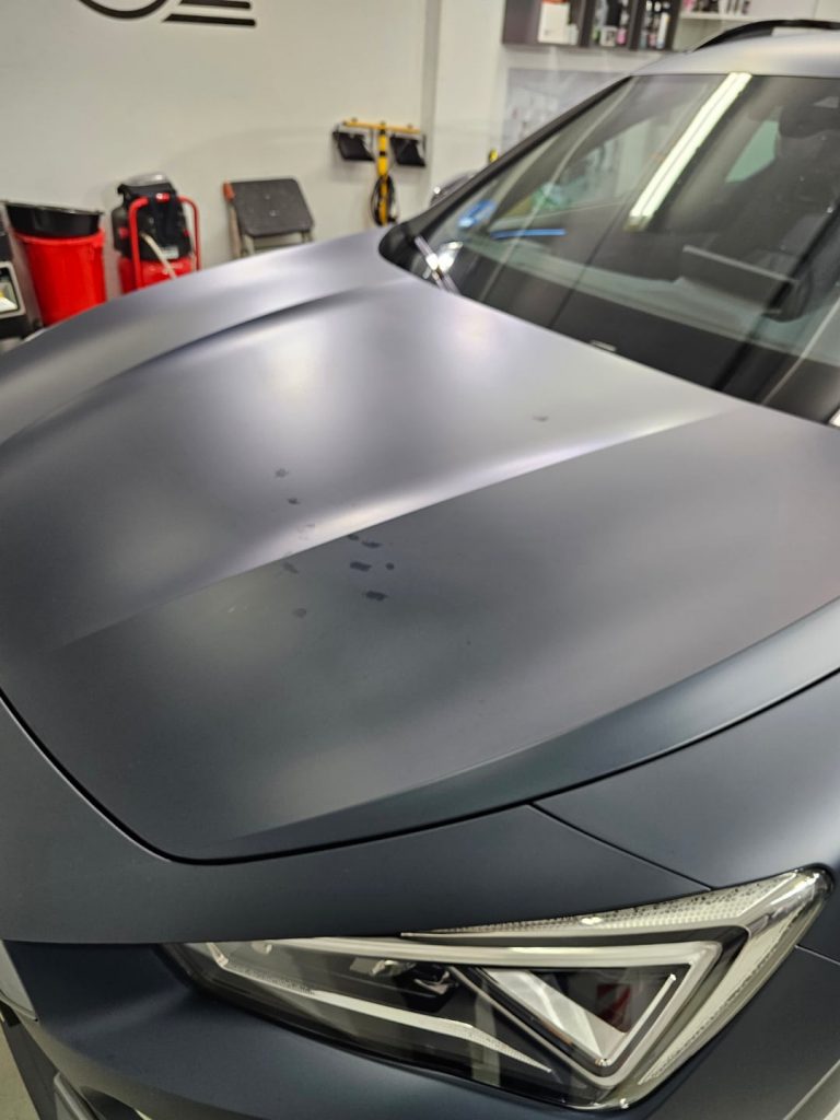 marcas de resina en coche pintura mate cupra formentor