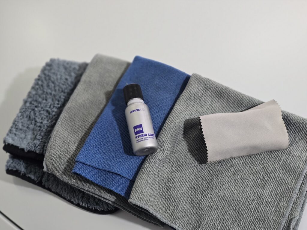 Paños de microfibra y botella de revestimiento híbrido.
