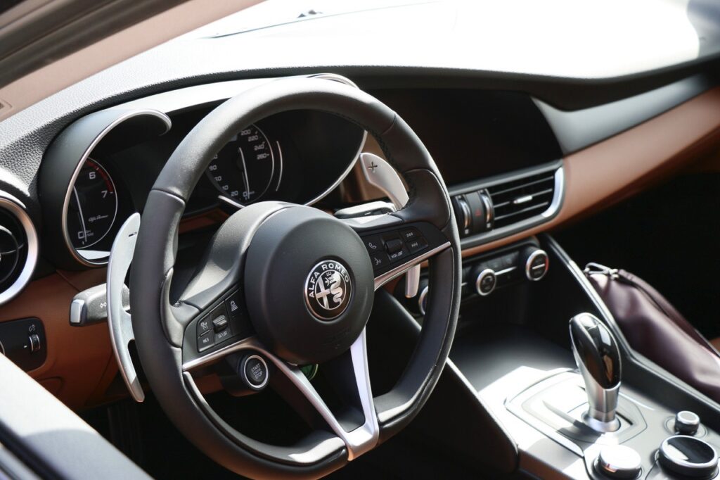 Alfa Romeo Giulia Veloce azul en Gas Details
