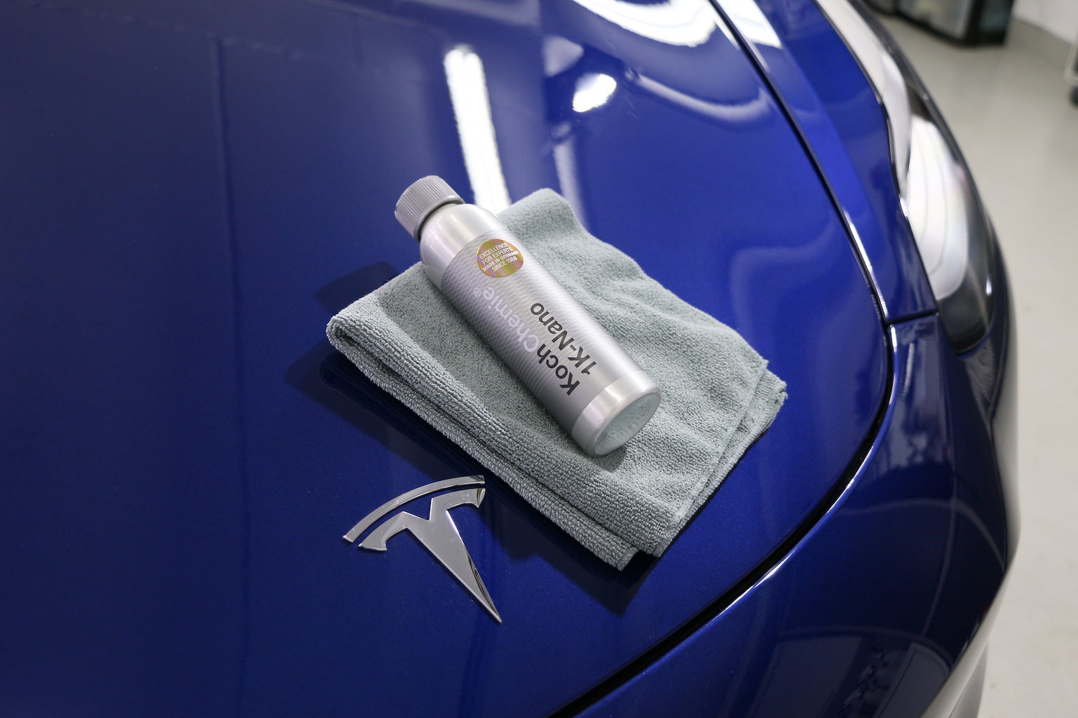 Pintura de un Tesla Model 3 con protección cerámica